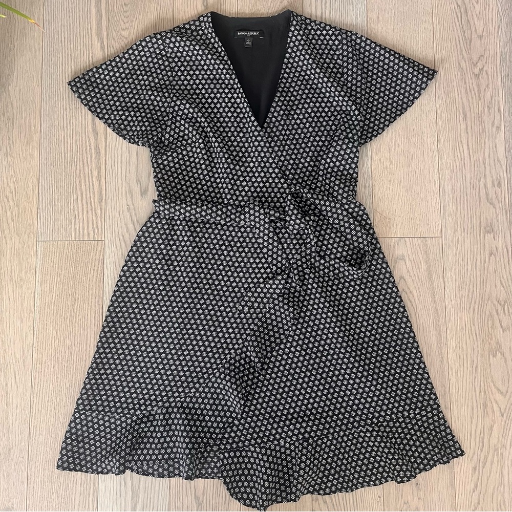 BANANA REPUBLIC | 0 | Dark Blue and White Wrap Dress